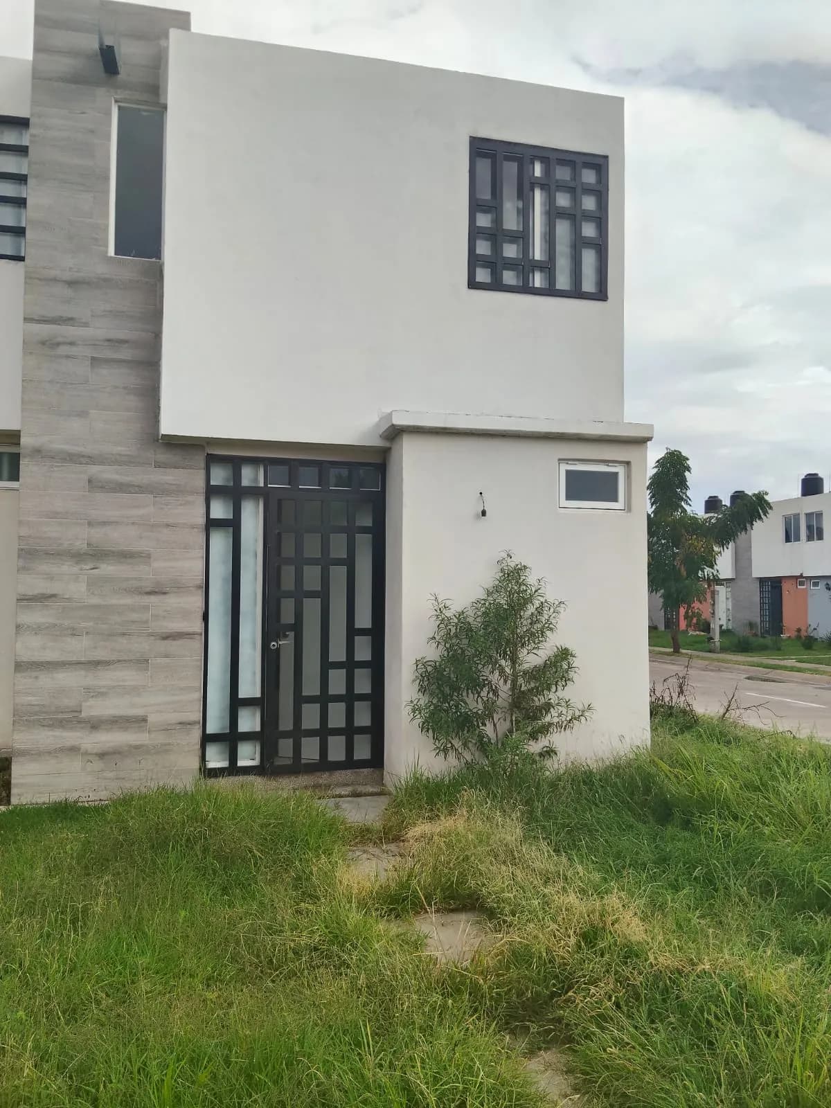 Tu Oportunidad de Invertir Casa en Esquina en Villas Altaria, León - 1