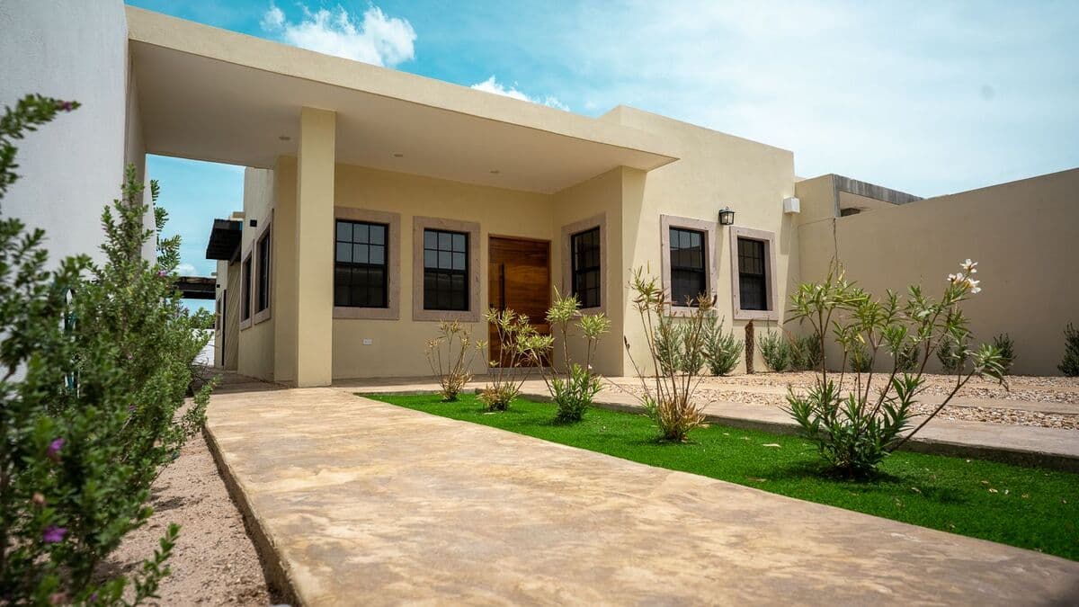 CASA EN VENTA EN LA PAZ, BCS, EL CENTENARIO - 1