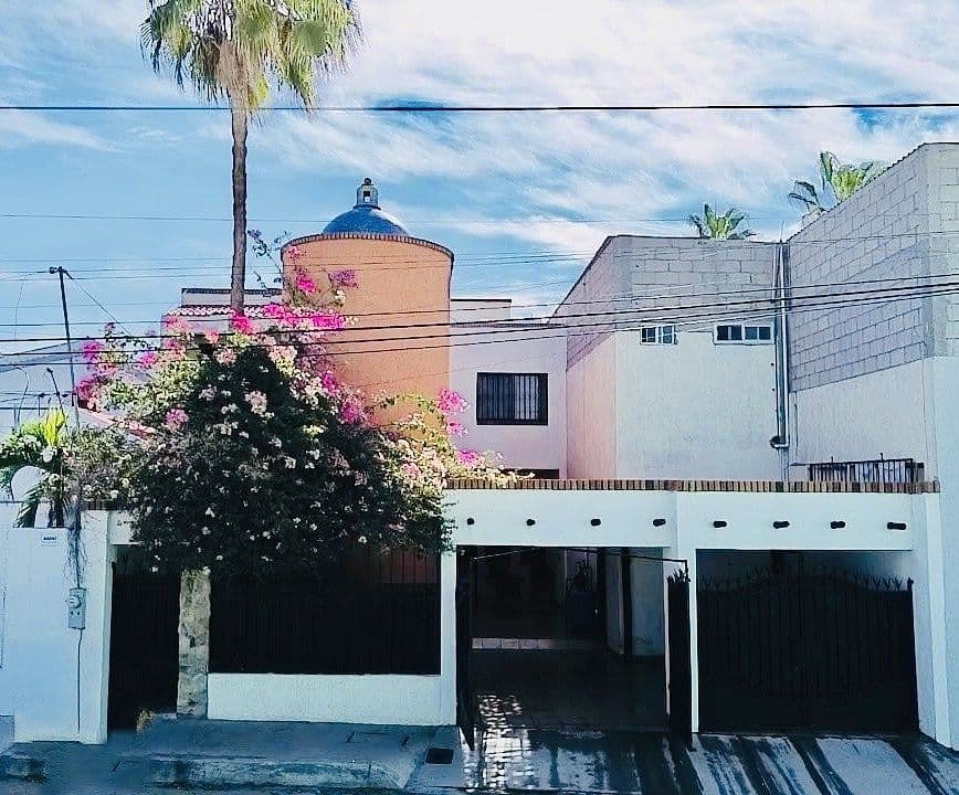 CASA EN VENTA EN LA PAZ, BCS, CÉNTRICA - 1