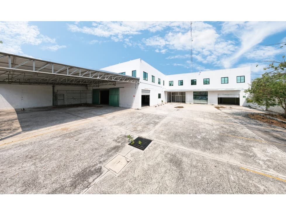 Avenida Itzaes Bodega en Renta con oficinas - 1