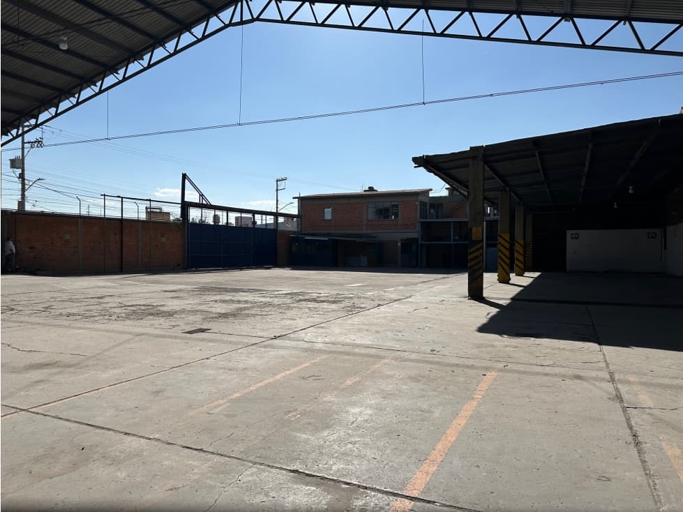 BODEGA CON PATIO DE MANIOBRAS EN RENTA CERCA CENTRAL CAMIONERA - 1