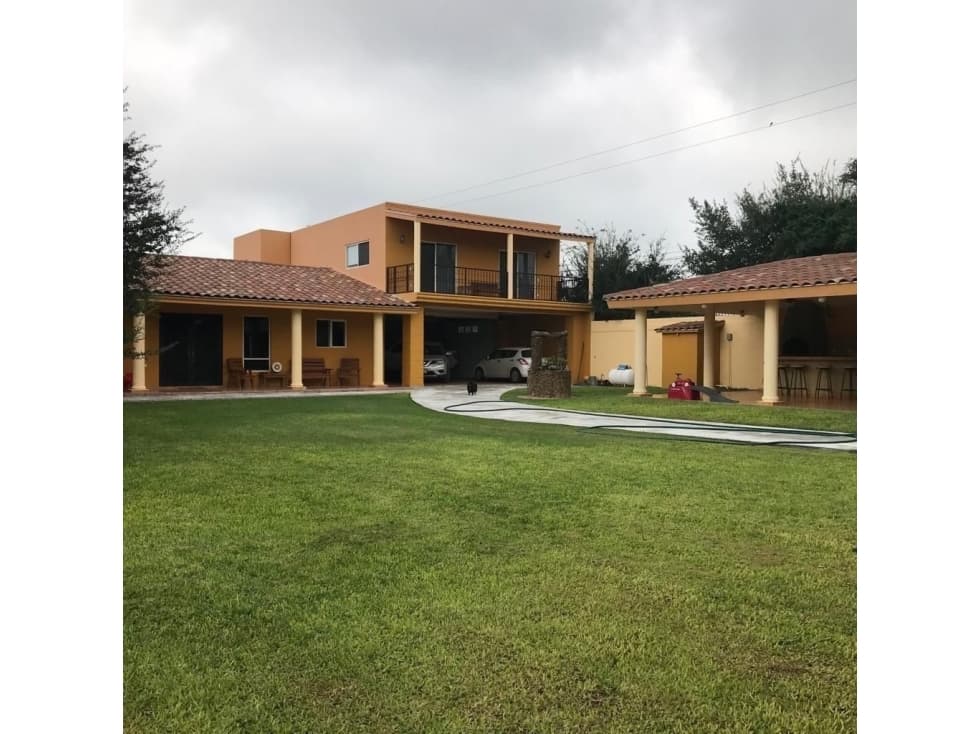 CASA QUINTA EN VENTA EN ZUAZUA PORTAL DEL NORTE AMPLIO JARDIN - 1