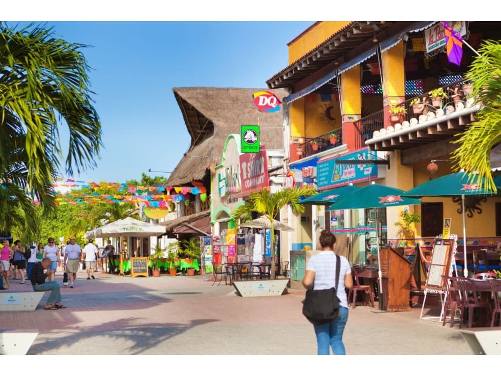 LOCAL COMERCIAL EN QUINTA AVENIDA DE PLAYA DEL CARMEN - 1