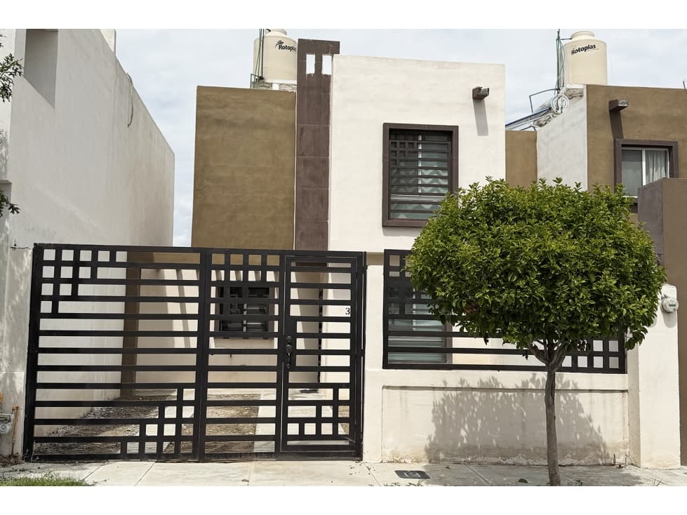 Casa en RENTA Amueblada en Valle Oriente Sect. F RCR680134 - 1