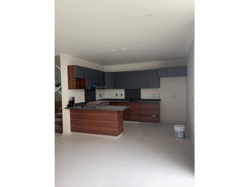 Residencial las Torres Casa en Venta con amplios espacios - 1