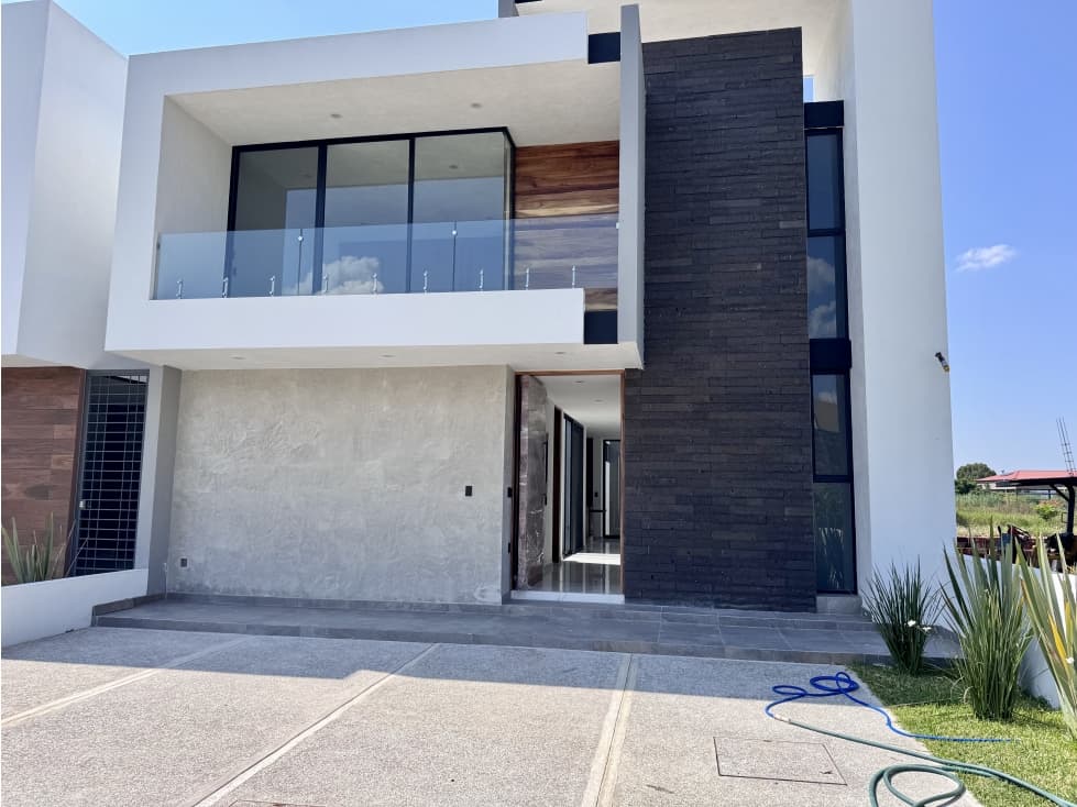 Venta de CASA en Residencia del Lago Jacona Mich - 1