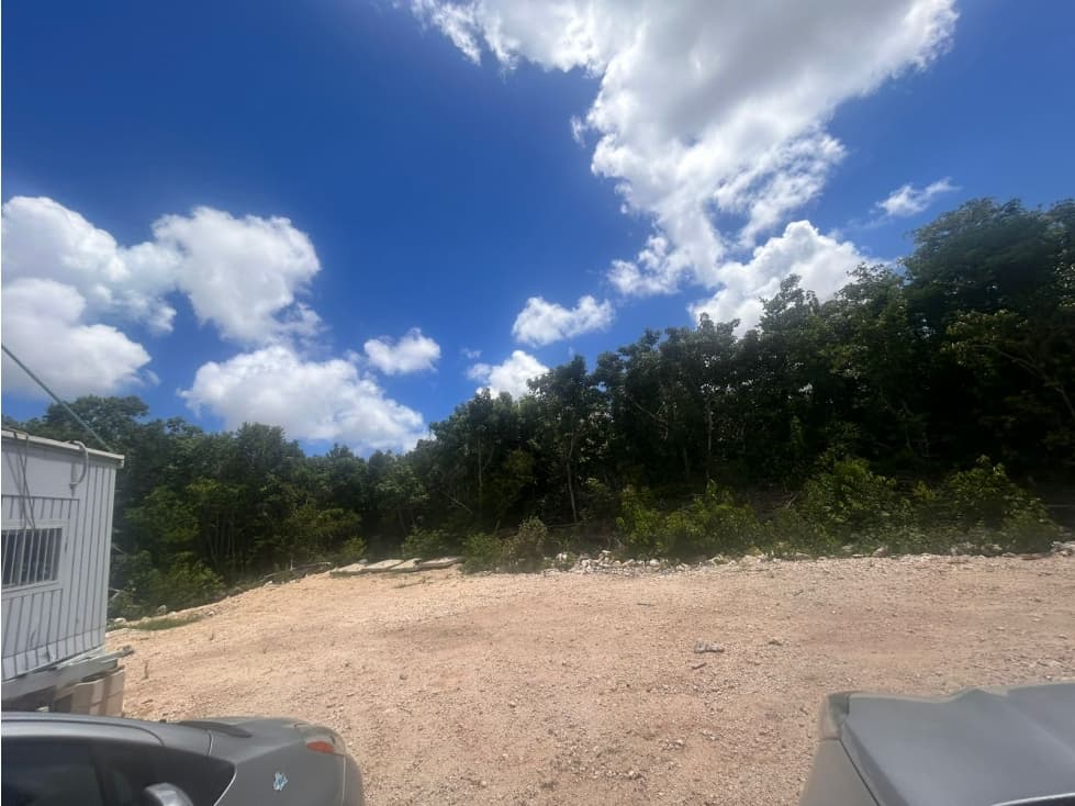 Terreno comercial en renta sobre Av. Huayacán, Cancún - 1