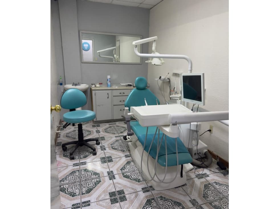 CUBICULO EN RENTA EN AV LAS AMERICAS CON SERVICIOS Y EQUIPO INCLUIDOS - 1