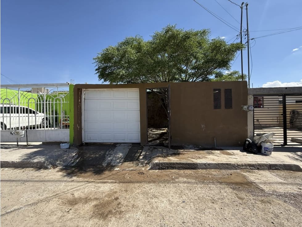 CASA EN VENTA EN LAS TORRES DE UN PISO Y RECIEN REMODELADA - 1