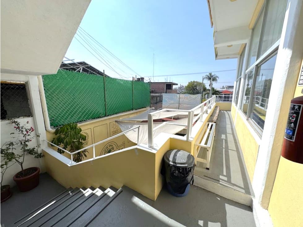 Renta locales en edificio comercial. zona norte Cuernavaca Mor. - 1