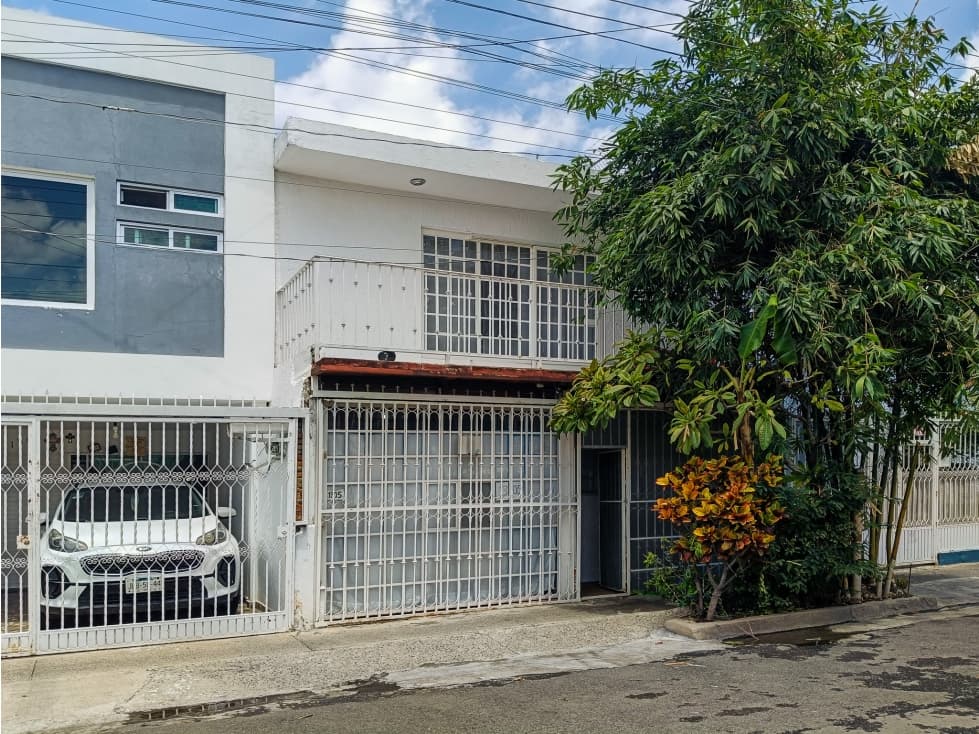 Casa de 99 m² con 4 dormitorios en venta en Beatriz HernAndez - 1