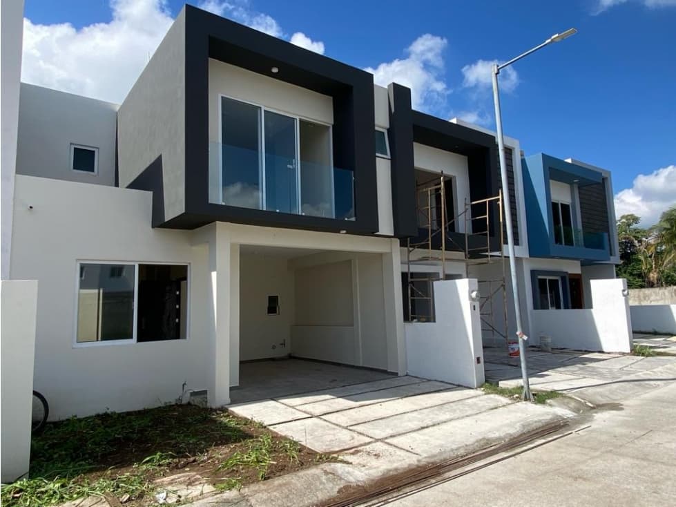 SE VENDE CASA EN FRACCIONAMIENTO TOSCANA TAPACHULA, CHIAPAS - 1
