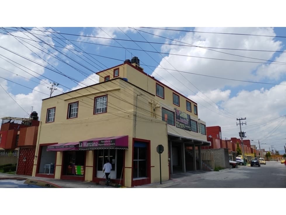 Plaza comercial con oficinas en venta en Toluca. - 1