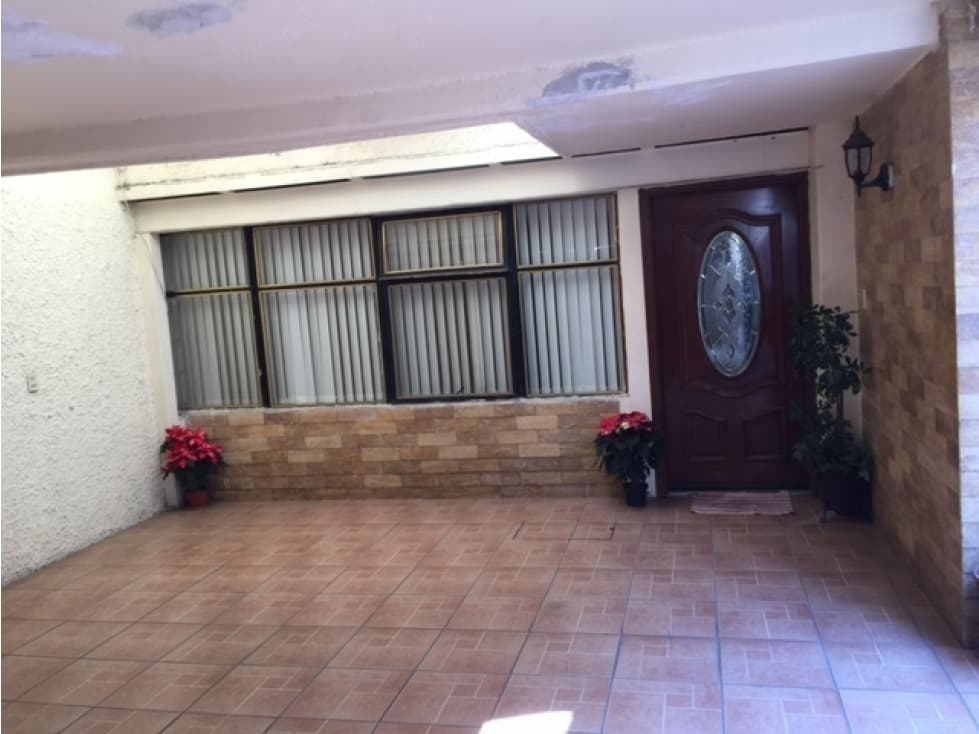 Casa muy amplia en Villa Lázaro Cárdenas - 1
