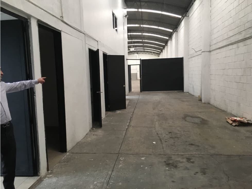 BODEGA EN RENTA EN COL. ANAHUAC - 1