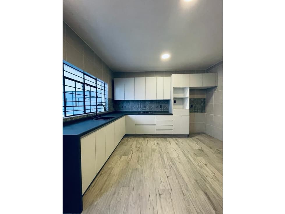 CASA CON USO DE SUELO EN RENTA EN LA ROMA - 1