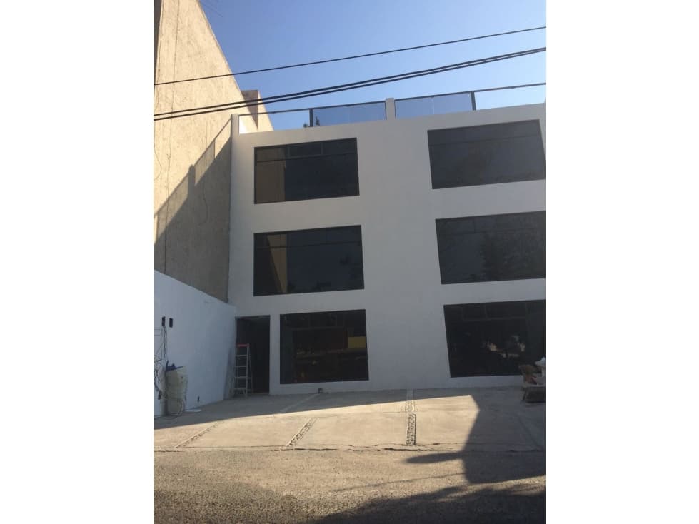 EDIFICIO COMERCIAL EN LOMAS VERDES - 1