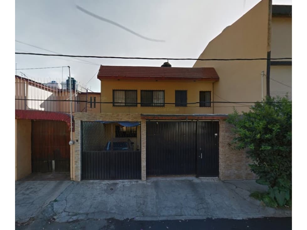 Casa en Remate en Lomas Estrella, F-1292 - 1