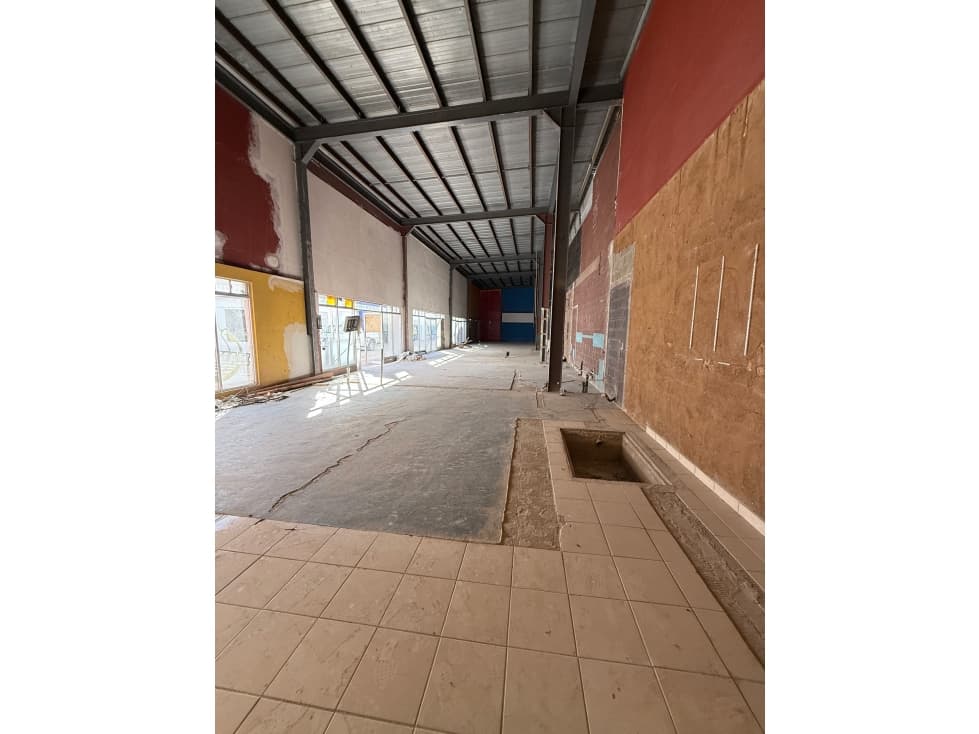 Locales en Renta en Plaza Palmeras en Ensenada 48m2 - 1