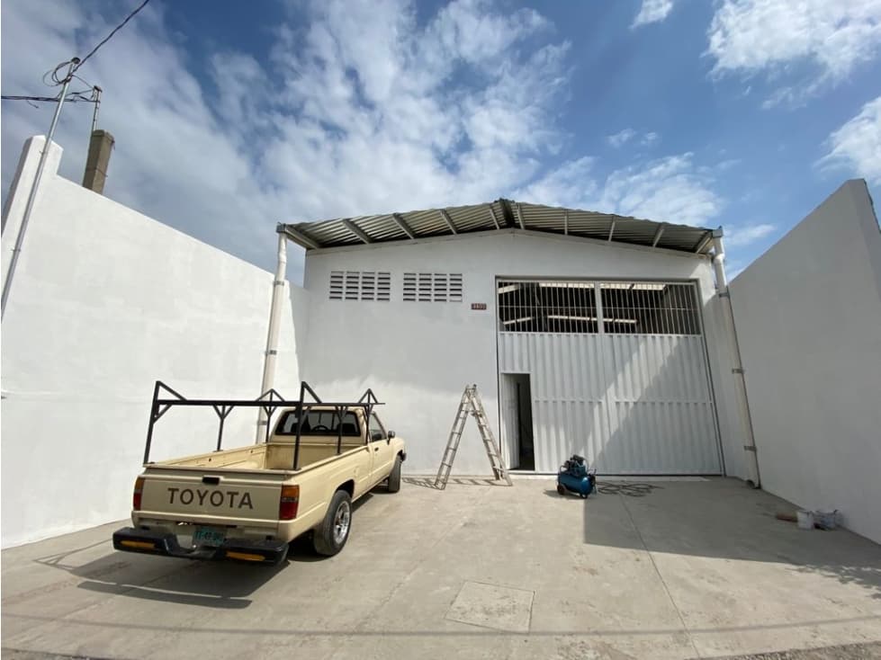 BODEGA EN RENTA EN RINCÓN DE URÍAS DE 350 M2 - 1