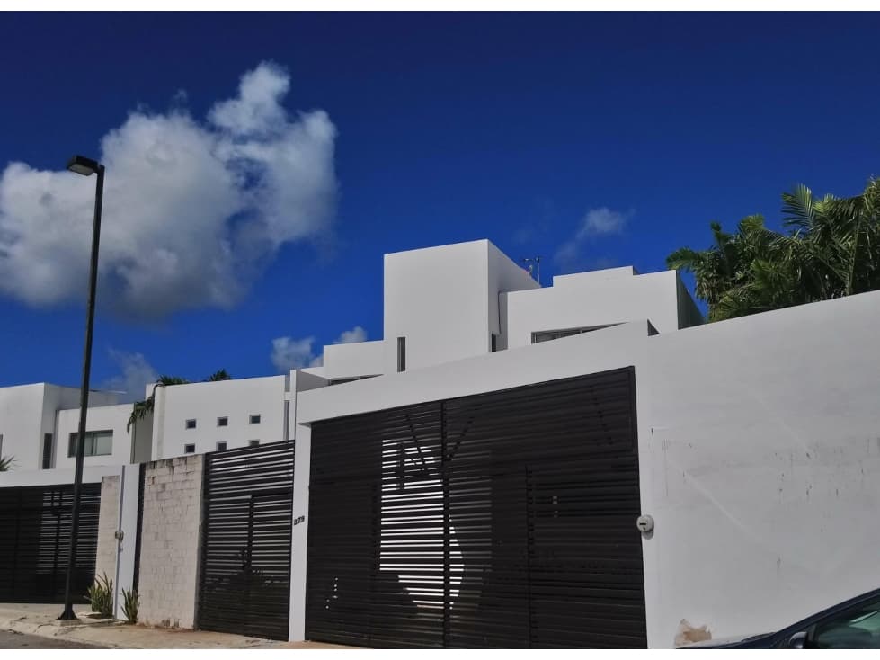 Casa en renta con Piscina en Altabrisa 3 recamaras en Mérida - 1