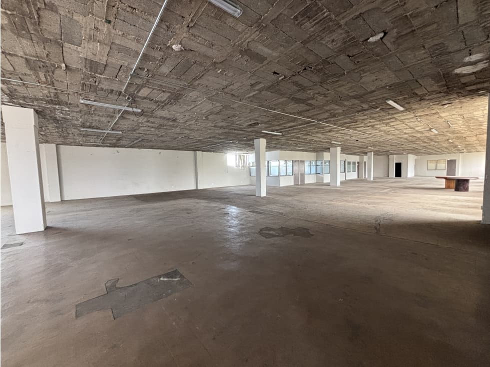 BODEGA EN RENTA NAUCALPAN 920 m2 EN CONJUNTO - 1