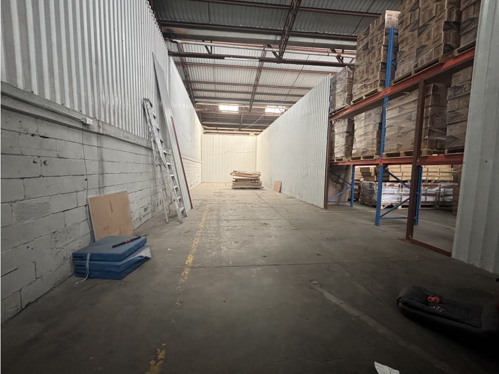 BODEGA EN RENTA 118 m2 EN CONJUNTO INDUSTRIAL - 1