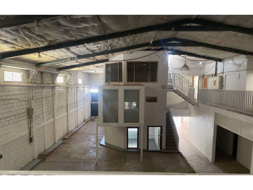 LOCAL RENTA A PIE DE CARR ALLENDE CENTRO 8 AUTOS 900 M 2 $ 90 MIL - 1