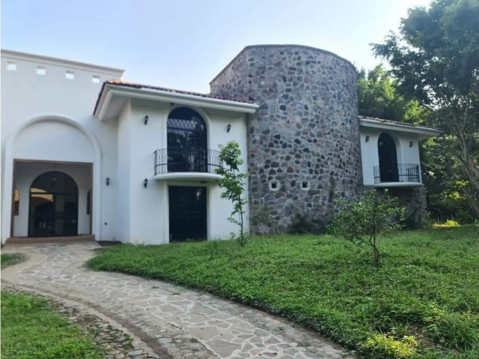 HERMOSA CASA EN VENTA + 3 HECTAREAS DE TERRENO EN EL TRAPICHE COLIMA - 1
