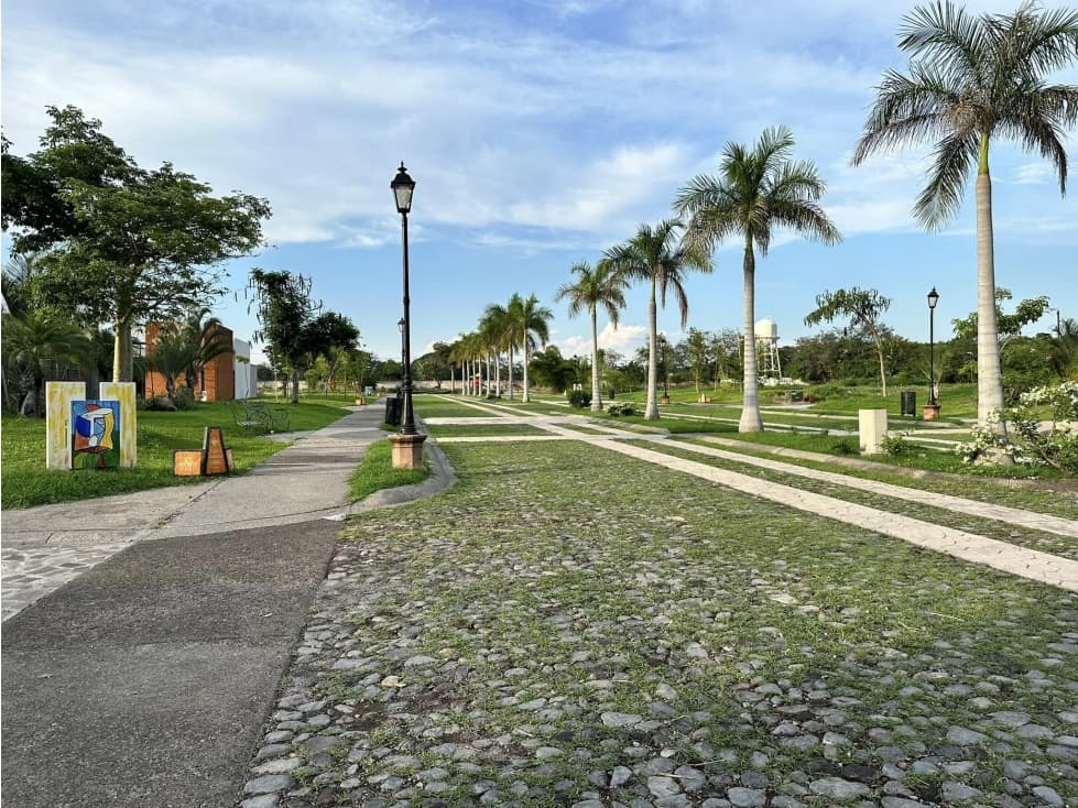 LOTES URBANOS Y COMERCIALES CON EXCELENTE UBICACIÓN EN AVENIDA DESDE - 1