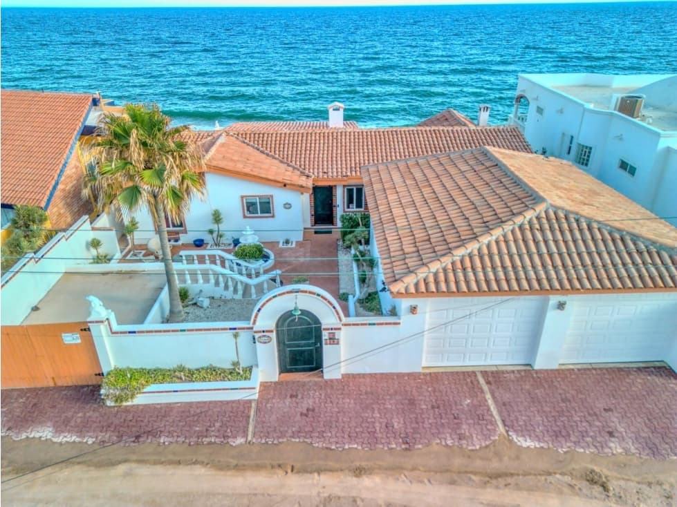 HERMOSA CASA EN VENTA FRENTE A LA PLAYA EN ROCKY POINT PUERTO PEÑASCO - 1