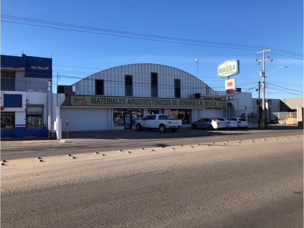 LOCAL COMERCIAL CON AMPLIA BODEGA EN PERIFERICO NORTE. - 1
