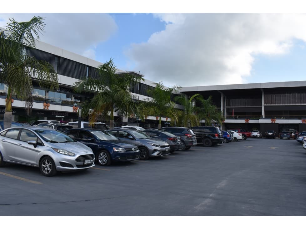 Renta Local Comercial Cancun Av Huayacan 205 m2 $550 m2 - 1