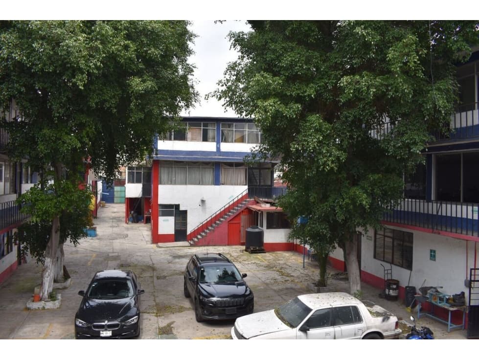 Nave Industrial en Venta: Oficinas y Mini Bodegas - 1