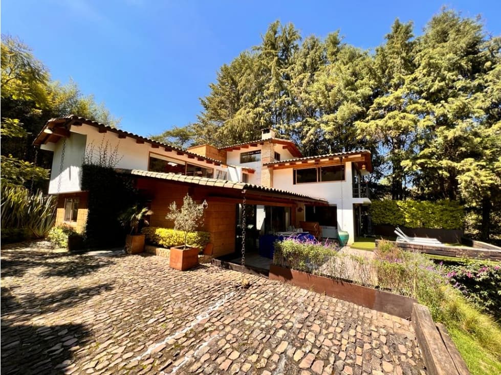 BONITA CASA CON AMPLIO JARDIN - 1