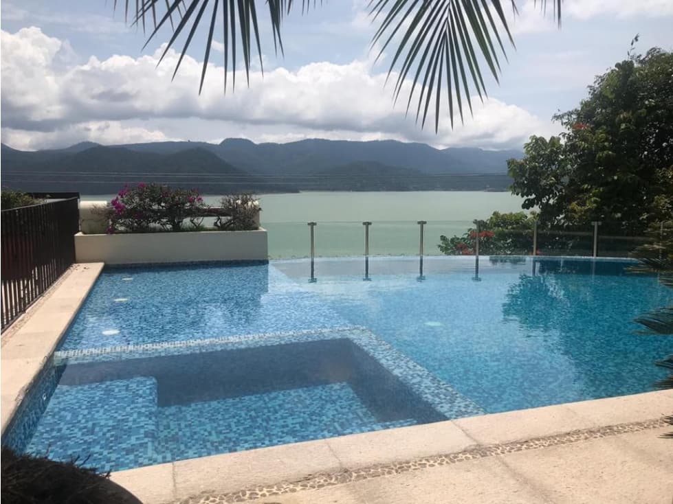 BONITA RESIDENCIA EN LA PEÑA VALLE DE BRAVO - 1