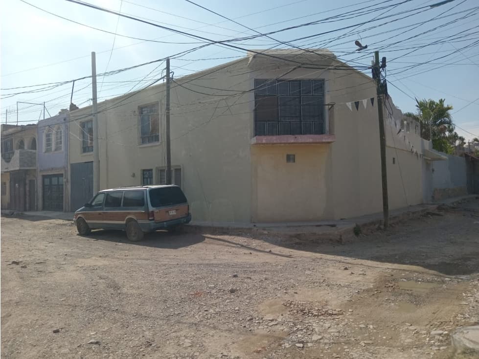 Casa en Santa Paula Esquina, 5 Recámaras, 4 Baños - 1