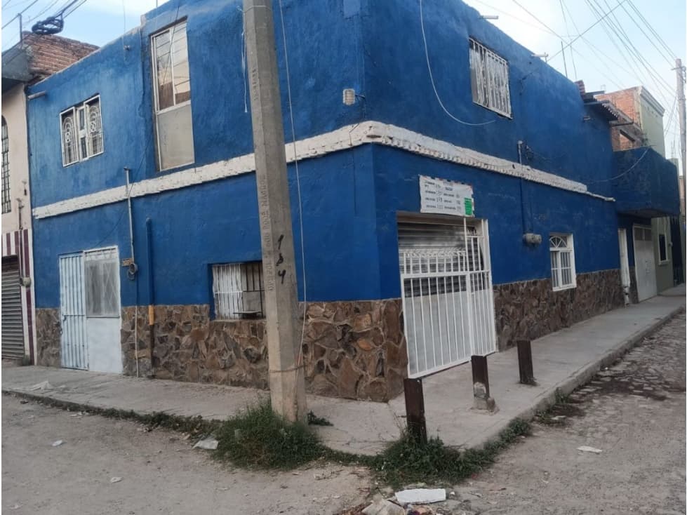 Casa en venta con local en francsico Silva-Tlaquepaque - 1