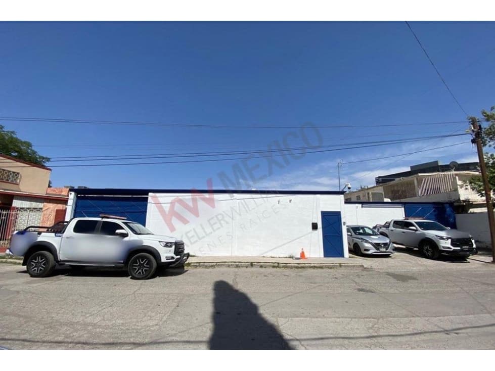 Oficina con estacionamiento. Fracc Monumental - 1