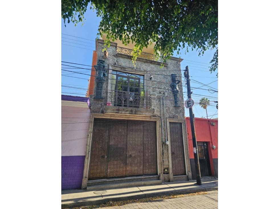 Propiedad de 3 niveles con terraza Tlaquepaque centro - 1