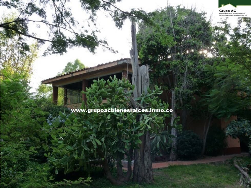 RENTA DE CASA AMUEBLADA EN JURICA R-1073 - 1