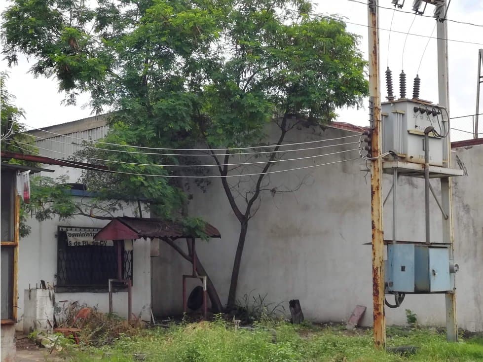 Terreno Industrial en Venta con Bodega para fundición - 1