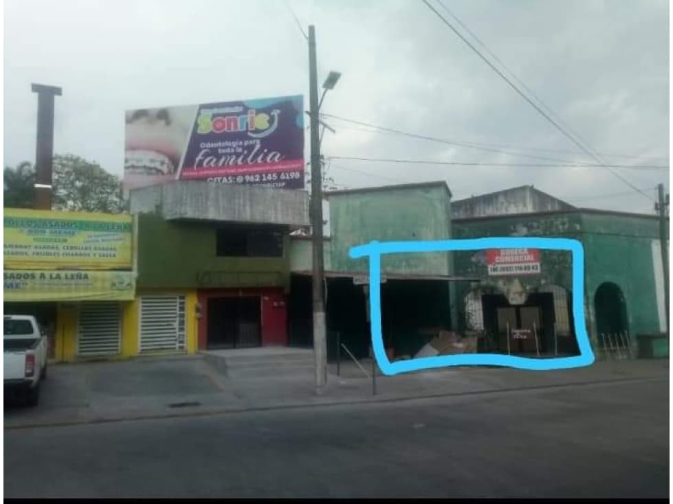 local en renta sobre salida a la carretera a Tuxlta Chico. - 1