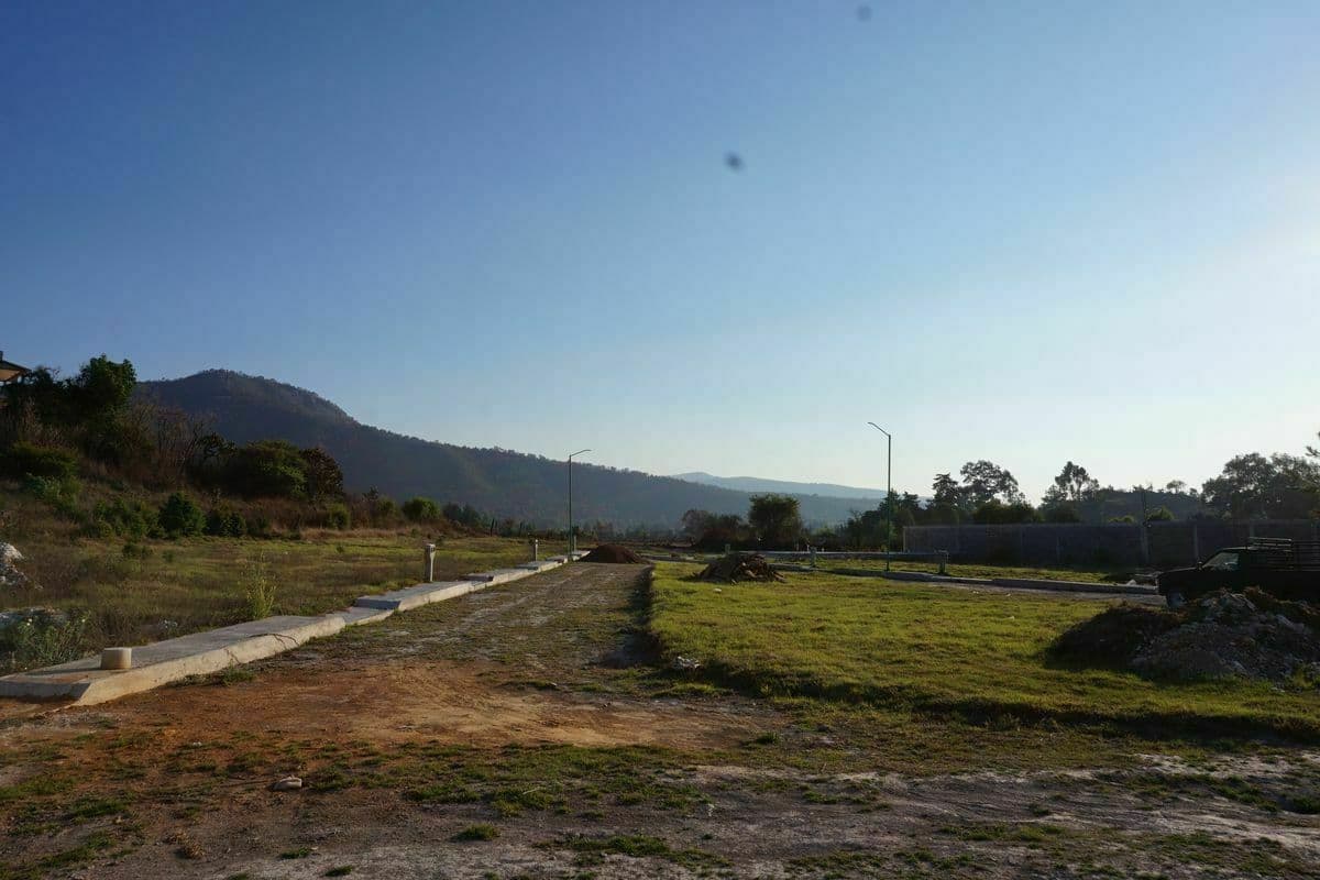 Terreno en venta salida a Huecorio - 1