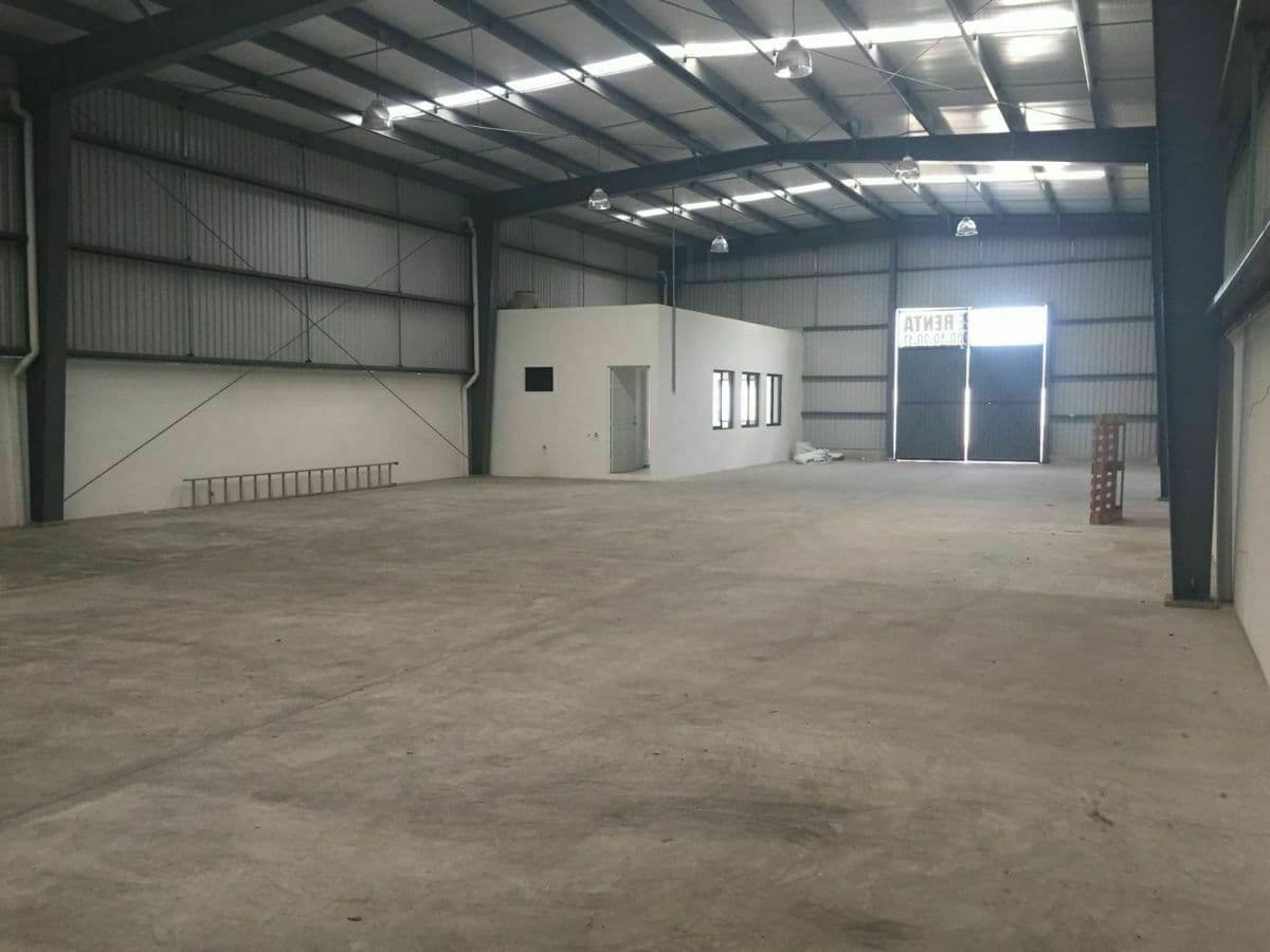 Renta de amplia bodega - 1
