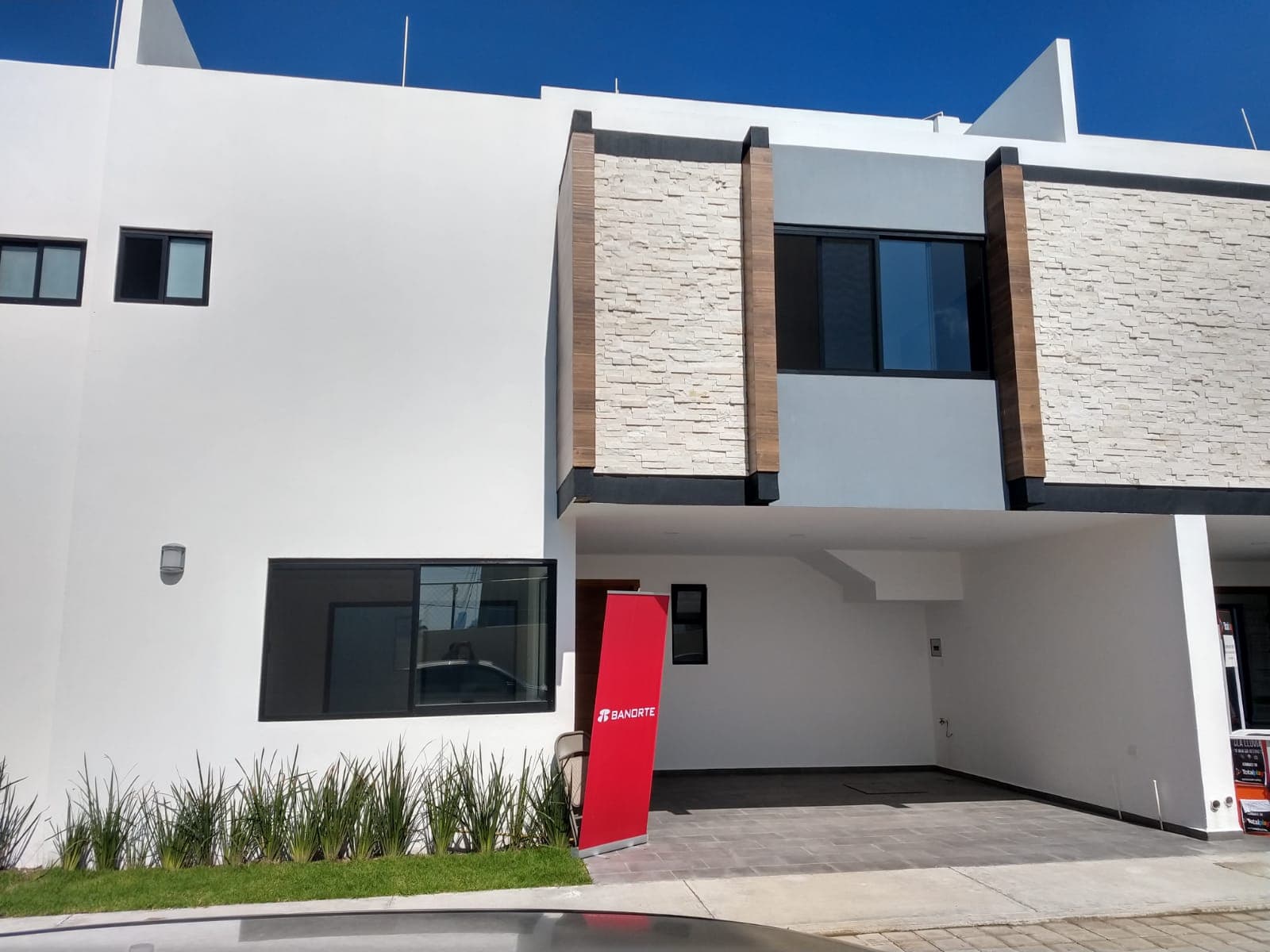 Casas En Venta Dentro De Fraccionamiento Cerca De Parque Loro - 1