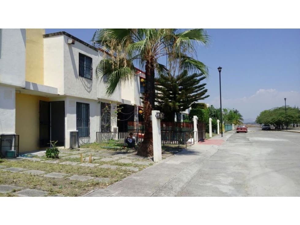 Venta de Casa en Condominio en Fracc. Los Laureles II - 1