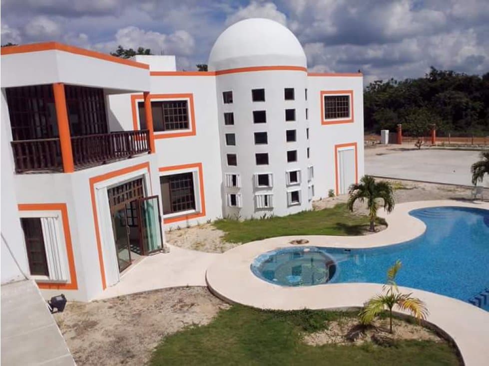 17.8 Hectáreas, con 1245 m2 de construcción - 1