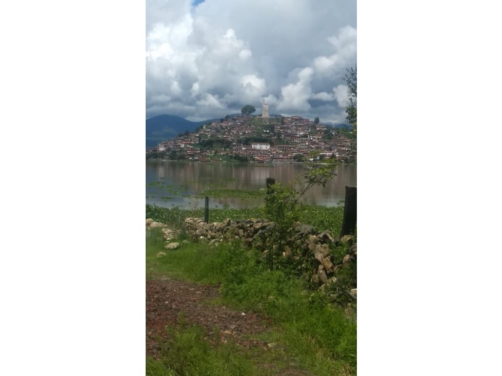 SE VENDE TERRENO EN PATZCUARO A ORILLA DEL LAGO - 1
