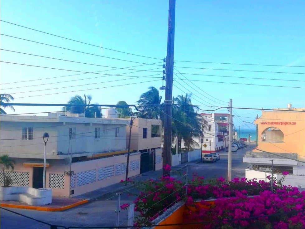 CASA A DOS CUADRAS DEL MALECÓN DE PROGRESO - 1